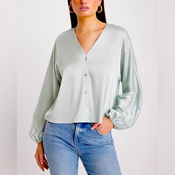 Express Women’s V Neck Balloon Sleeve Button Down Blouse Mint Green NWT Large - Picture 1 of 7